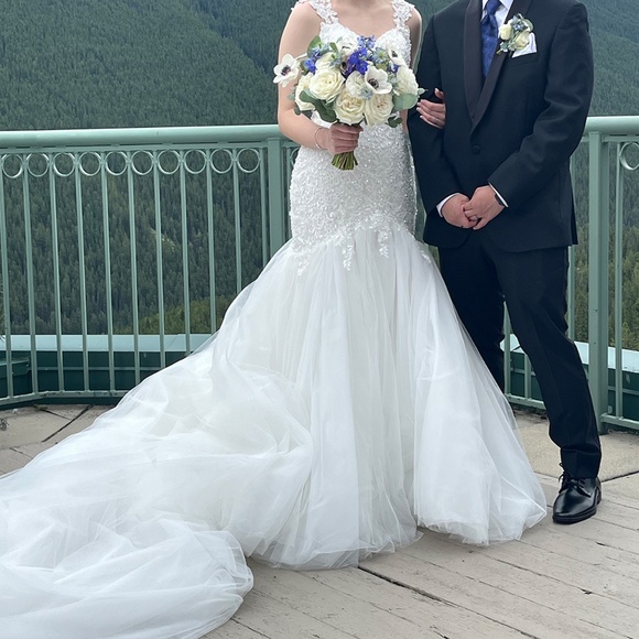 Antique White Satin Lace Tulle Beaded Bridal Gown - YNS Wedding Tokyo - Picture 4 of 16